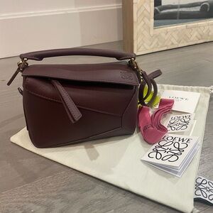 Loewe mini puzzle bag in burgundy